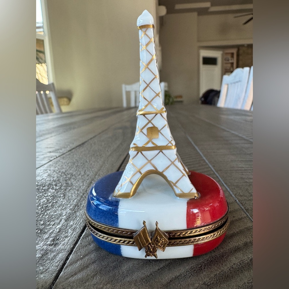 Eiffel Tower Limoges Hand-Painted Paris France/French Flag Porcelain Trinket Box